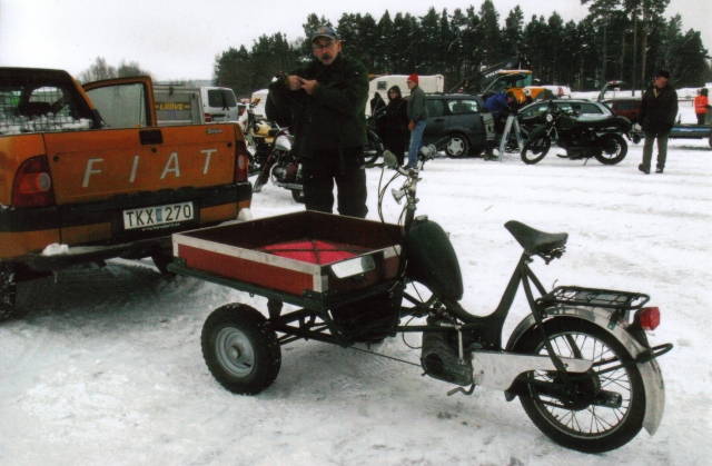 Leo Tatti med flakmoppe